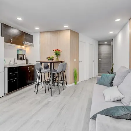 Americas Apartment *